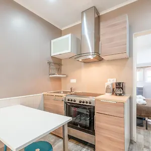 Guestready - Yellow Shine , Lisboa Portugal